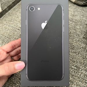 iPhone 8 - 64 GB